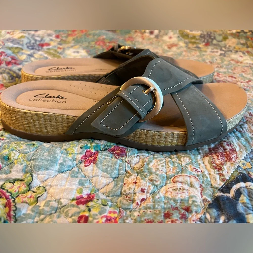Clarks Collection Leather Sandals Reileigh May - olive- size 9.5 practically new